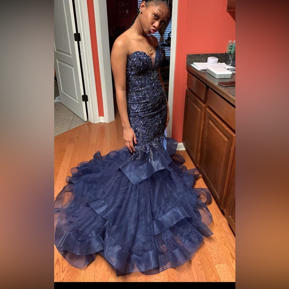 Prom dress size 00 purchased from Buffie’s All the Rage. - Picture 5 of 6